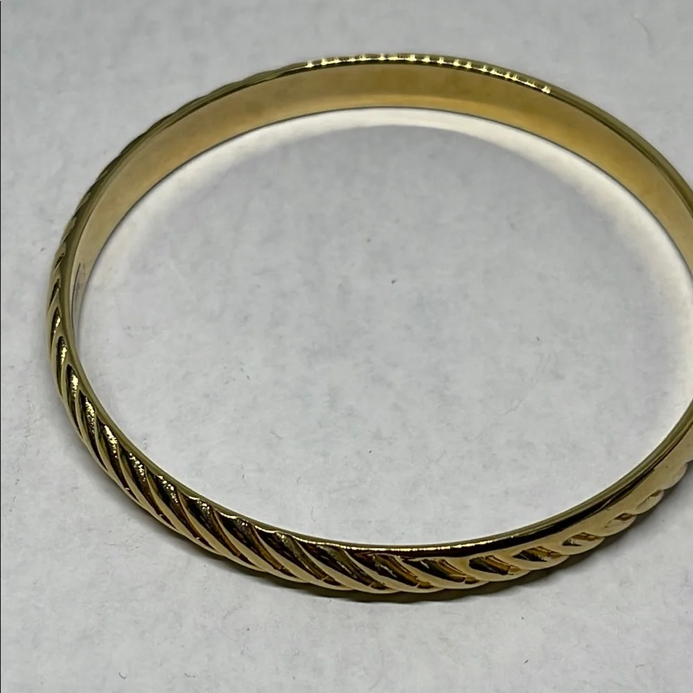 Elegant large Gold-Tone bangle modern bracelet
